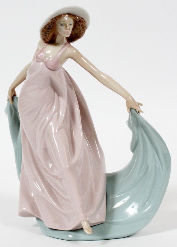 LLADRO PORCELAIN FIGURE (1 of 2)