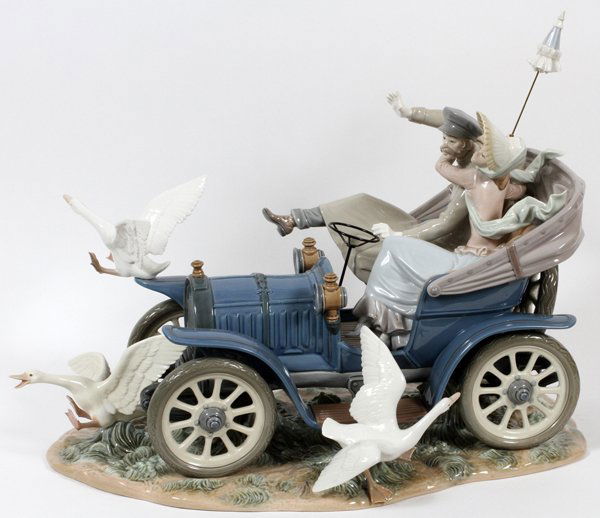 LLADRO PORCELAIN FIGURE GROUP 'CAR IN TROUBLE' 1978 (1 of 3)