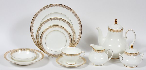 ROYAL DOULTON 'GOLD LACE' DINNER SET 92 PCS (1 of 3)