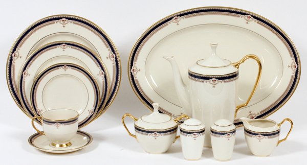 LENOX 'BUCHANAN' PORCELAIN DINNER SET 71 PIECES (1 of 3)