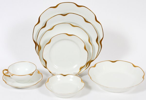 HAVILAND & CO. LIMOGES PORCELAIN DINNER SET (1 of 2)