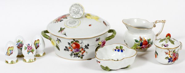 HEREND PORCELAIN TABLEWARE SEVEN PIECES (1 of 2)