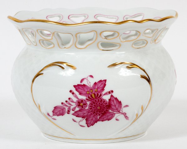 HEREND 'CHINESE BOUQUET RASPBERRY' PORCELAIN POT (1 of 2)
