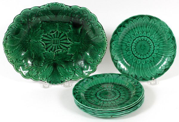 WEDGWOOD GREEN MAJOLICA PLATES & PLATTER (1 of 2)