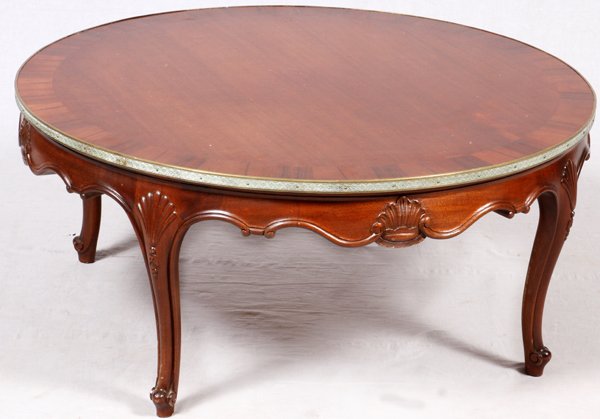 MARBLE & WOOD COFFEE TABLE: MARBLE & WOOD COFFEE TABLE, H 17", DIA 37":A circular coffee table with inset white marble top. Decorated with a shell motif along the apron and above each of the four scroll feet, H.17" and Dia.37 3/