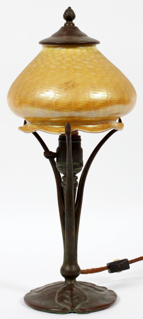 TIFFANY STUDIOS TABLE LAMP #426 AND QUEZAL SHADE (1 of 3)