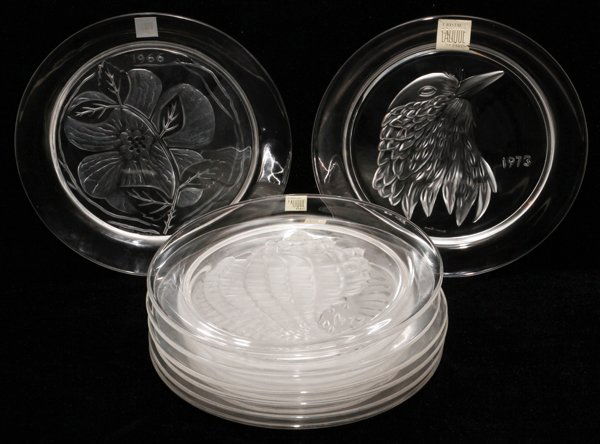 LALIQUE CLEAR & FROSTED GLASS ANNUAL PLATES, EIGHT (1 of 2)