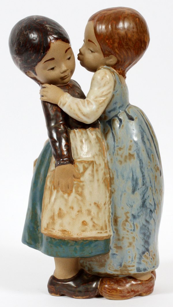 LLADRO GRES FIGURE GROUP 'THE LITTLE KISS' (1 of 2)