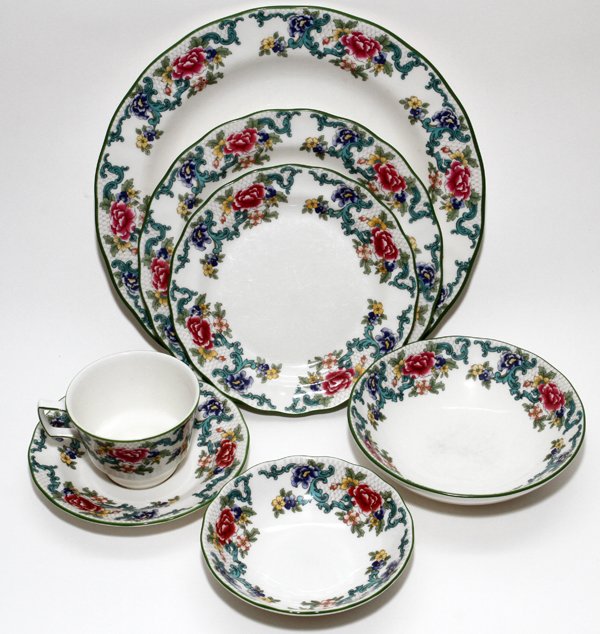 ROYAL DOULTON 'FLORADORA GREEN' DINNER SET (1 of 2)