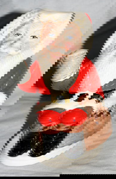 ROYAL DOULTON PORCELAIN TOBY JUG, FATHER X-MAS: ROYAL DOULTON D6940 LTD. EDITION 1422/3500 PORCELAIN TOBY JUG "FATHER CHRISTMAS", H 5":