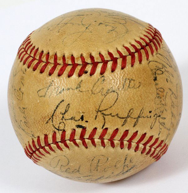 1940 N. Y. YANKEES TEAM SIGNED BASEBALL (1 of 6)