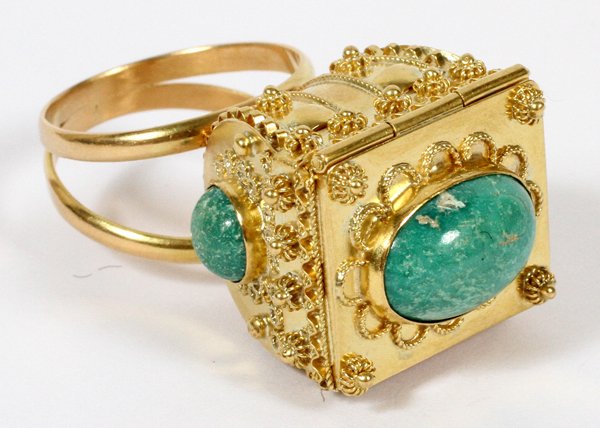 18KT YELLOW GOLD & TURQUOISE POISON RING (1 of 2)