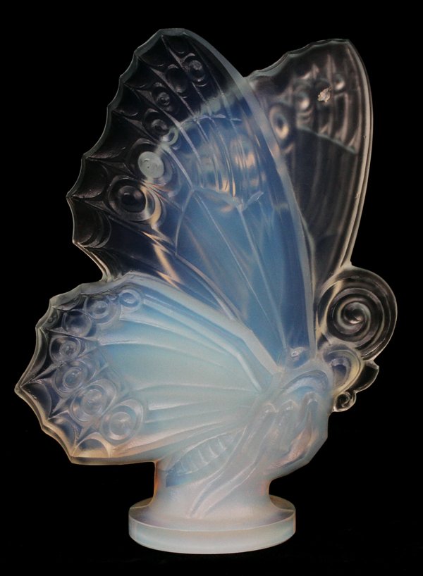 SABINO OPALESCENT GLASS BUTTERFLY: SABINO OPALESCENT GLASS BUTTERFLY, H 6":Signed "Sabino Paris". French art glass. For a high resolution photo CLICK HERE