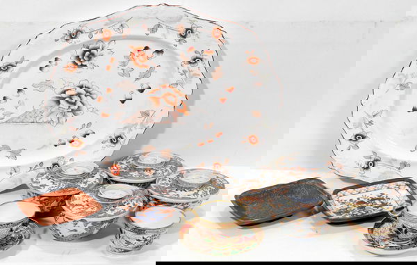 MISC. PORCELAIN GROUPING, C.1920, 9 PIECES: MISC. PORCELAIN GROUPING, C.1920, 9 PIECES:1 platter, 4 covered rice bowls, 1 cup, 1 saucer and two dishes