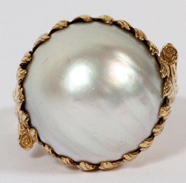 YELLOW GOLD & MABE PEARL RING (1 of 2)