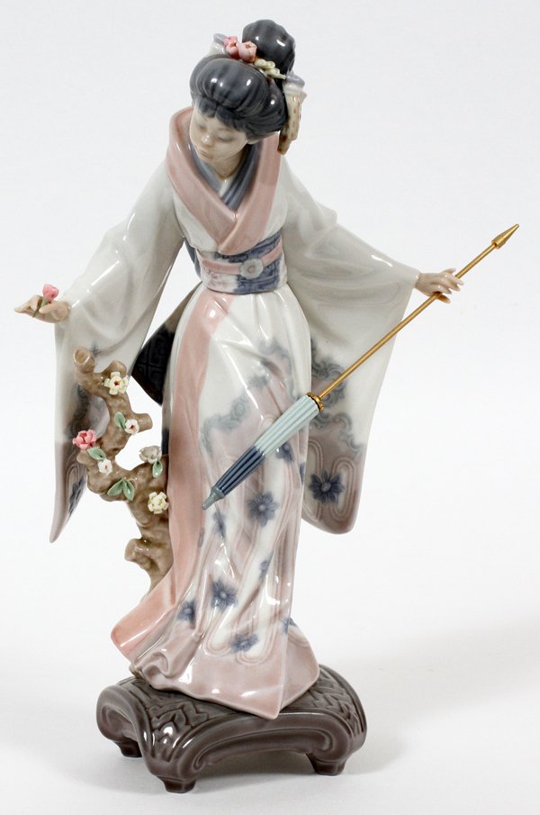 LLADRO PORCELAIN FIGURE (1 of 2)