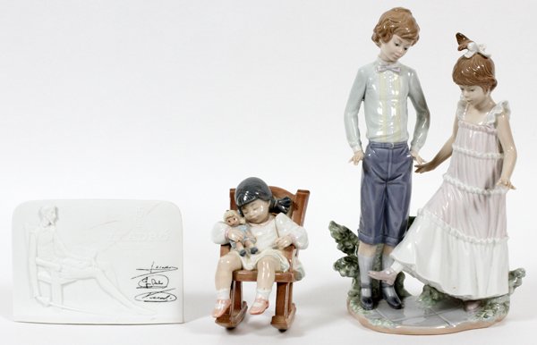 LLADRO PORCELAIN FIGURE FIGURE GROUP & PLAQUE (1 of 3)