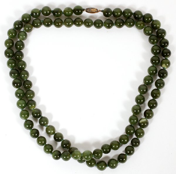 8MM. GREEN JADE BEAD NECKLACE (1 of 2)