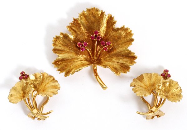 ITALIAN GOLD & RUBY BROOCH & PAIR OF EARCLIPS (1 of 2)