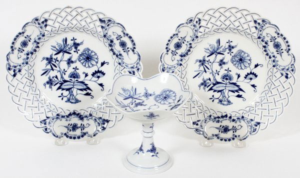 MEISSEN 'BLUE ONION PIERCED' PORCELAIN PLATES (1 of 3)