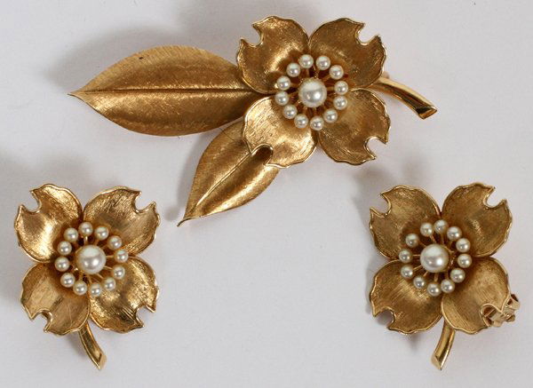 FISHER & CO. GOLD & PEARL BROOCH & PAIR OF EARCLIPS (1 of 2)