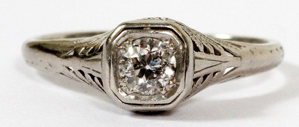 PLATINUM & DIAMOND SOLITAIRE RING (1 of 3)