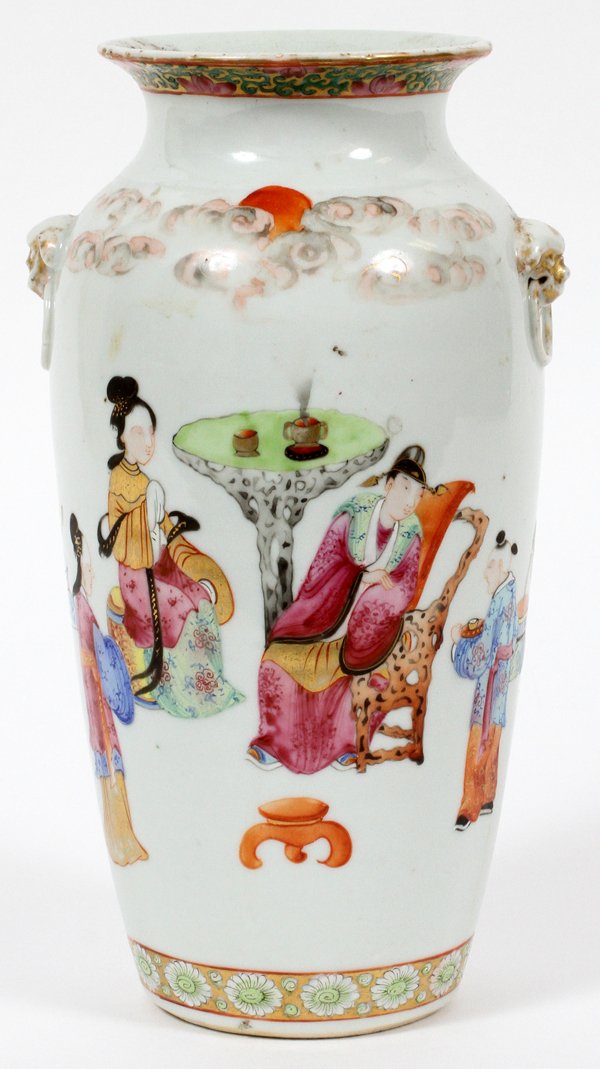 CHINESE PORCELAIN VASE 19TH C. (1 of 2)
