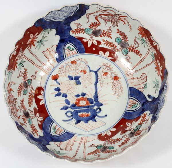 JAPANESE IMARI PORCELAIN LARGE BOWL 19TH C. (1 of 2)