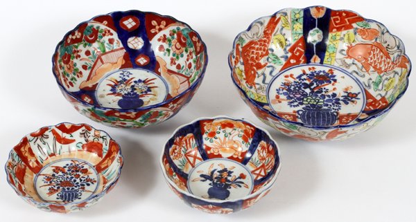 JAPANESE IMARI PORCELAIN BOWLS 19TH C. FOUR (1 of 2)