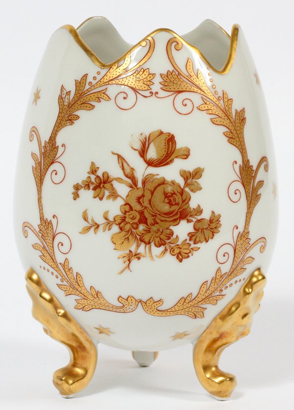 LIMOGES FRANCE HAND PAINTED PORCELAIN VASE: LIMOGES FRANCE HAND PAINTED PORCELAIN VASE, H 5 1/2", DIA 4":Footed vase with white ground with gold rose on sides. Three fired gold feet. Marked "Limoges" and "Barat Limoges France" on the underside.