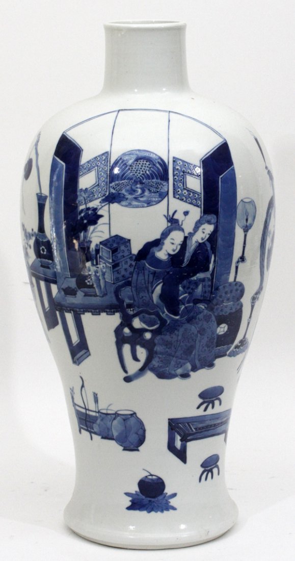CHINESE BLUE & WHITE PORCELAIN VASE (1 of 3)