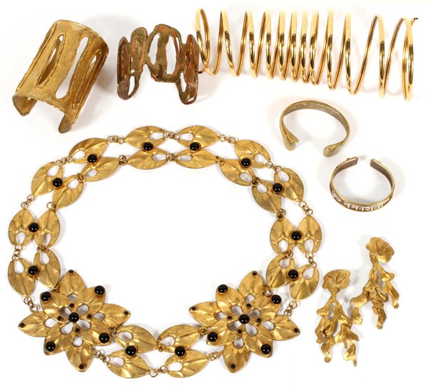 CONTEMPORARY BRASS BELT & METAL JEWELRY 8 PIECES (1 of 3)