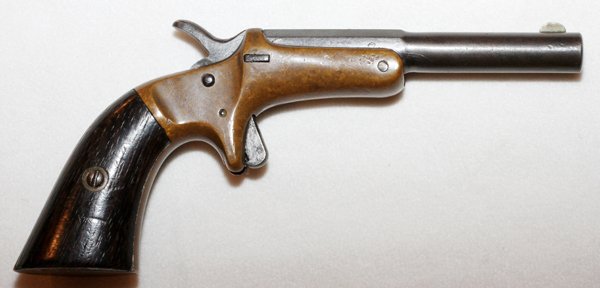 J. STEVENS-DERRINGER .32 CAL SINGLE SHOT PISTOL: J. STEVENS-DERRINGER .32 CAL SINGLE SHOT PISTOL, L 3 1/2" BBL, #22220:Having a spur trigger, and single shot pivot breech with brass frame. Octagonal to round barrel.