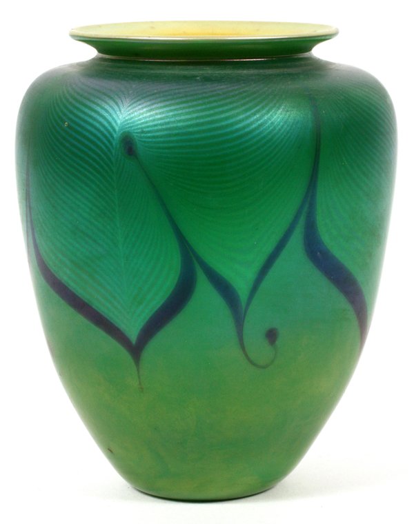 RICHARD SATAVA GREEN ART GLASS VASE C. 1979 (1 of 3)