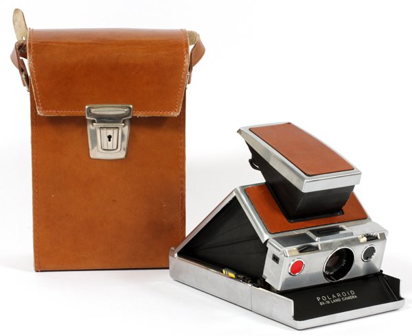 POLAROID SX-70 LAND CAMERA AND LEATHER CASE 1972 (1 of 3)
