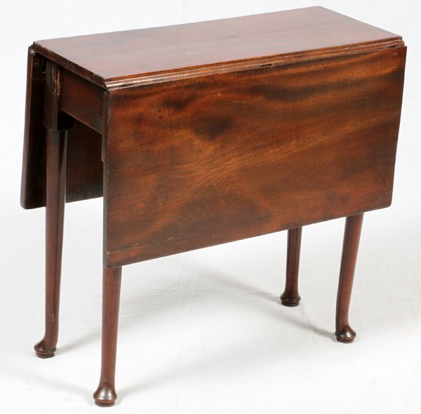 QUEEN ANNE STYLE MAHOGANY GATE-LEG TABLE (1 of 3)