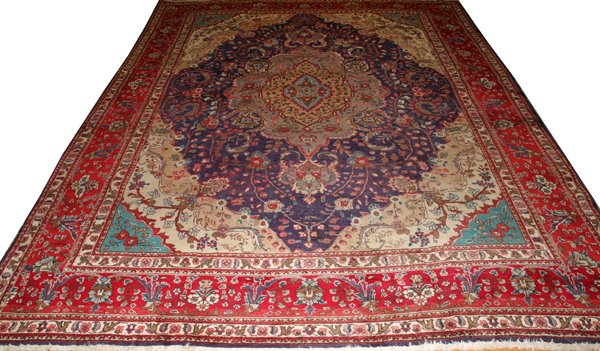 TURKISH HAND WOVEN WOOL RUG (1 of 2)