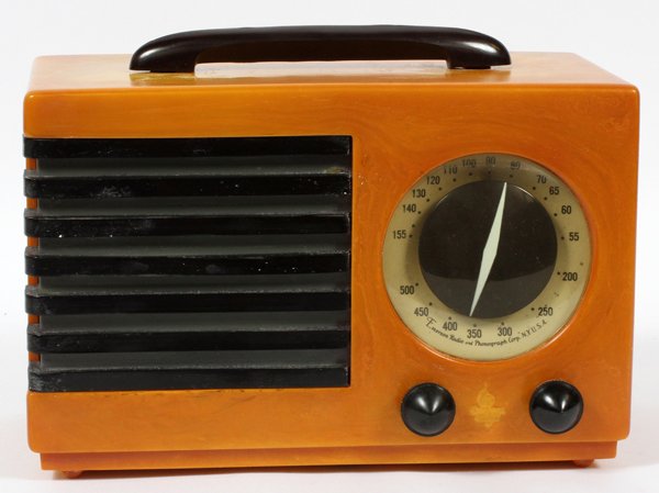 EMERSON CATALIN PORTABLE RADIO C. 1940 (1 of 2)
