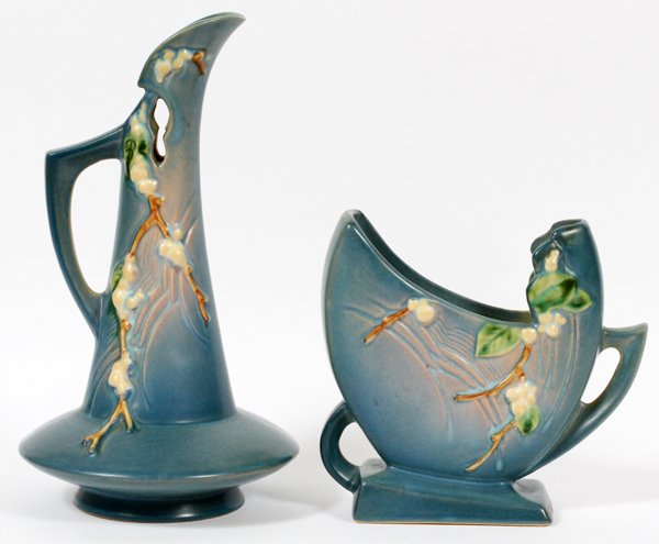 ROSEVILLE 'SNOWBERRY' POTTERY EWER & VASE (1 of 2)