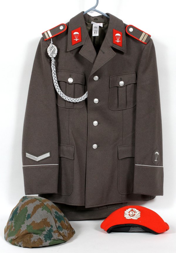 EAST GERMAN 'POST WWII' PARATROOP UNIFORM (1 of 3)