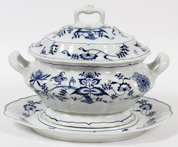 BLUE DANUBE PORCELAIN SOUP TUREEN & UNDERPLATE (1 of 2)