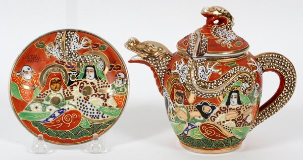 JAPANESE SATSUMA TEAPOT & UNDER PLATE TAISHO PERIOD (1 of 2)
