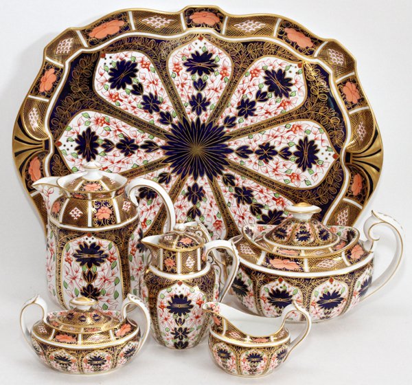 ROYAL CROWN DERBY 'OLD IMARI' PORCELAIN TEA WARE (1 of 3)
