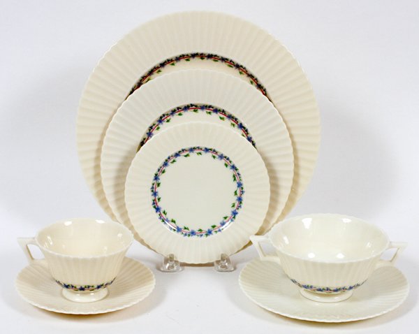 LENOX 'PRISCILLA' PORCELAIN DINNER SET 83 PIECES (1 of 2)