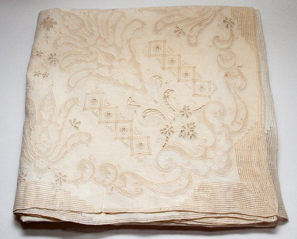 ECRU LINEN & LACE OPENWORK TABLECLOTH (1 of 1)