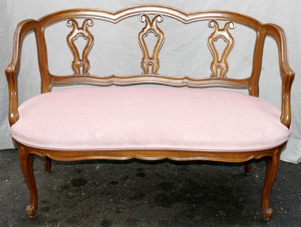 LOUIS XV STYLE WALNUT LOBED BACK SETTEES: LOUIS XV STYLE CARVED WALNUT LOBED BACK SETTEES, PAIR, H 46":Rose color upholstery; after 1960. Meyer Gunther Martini.