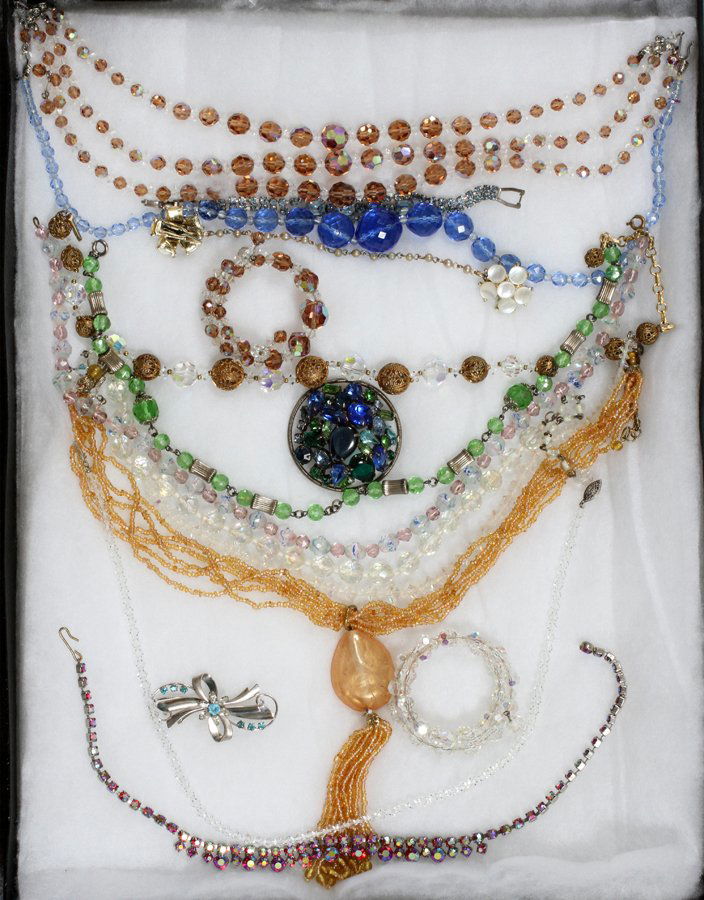 COSTUME JEWELRY COLLECTION FOURTEEN PIECES: COSTUME JEWELRY COLLECTION, FOURTEEN PIECES:Featuring necklaces and pins.