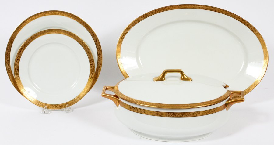 GINORI PLATES PLATTER AND CASSEROLE DISH. 24 PCS: GINORI PLATES, PLATTER AND CASSEROLE DISH. 24 PCS.: Gold band porcelain. Twelve plates @ 10"; Ten plates @ 8 1/4"; One covered casserole 13"; Platter 15". #9128.