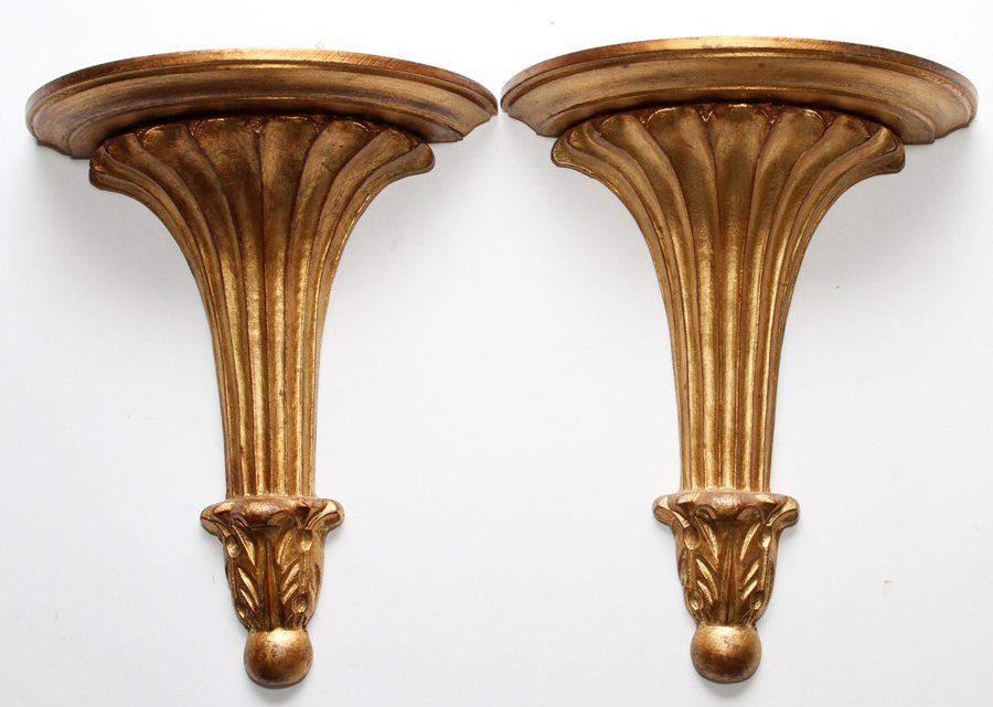 BOOTHE PORCELAIN PLATES AND WALL SHELVES PAIR (1 of 3)