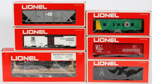LIONEL MODERN ERA O27 GAUGE FREIGHT TRAIN W/ BOXES (1 of 2)